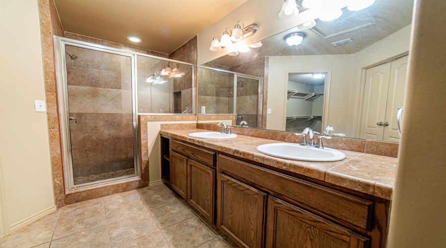 3727 Jose C Santos Dr, Laredo, Texas 78046, 4 Bedrooms Bedrooms, 7 Rooms Rooms,2 BathroomsBathrooms,Residential,For Sale,3727 Jose C Santos Dr,20263719