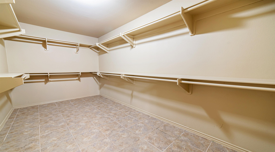 3727 Jose C Santos Dr, Laredo, Texas 78046, 4 Bedrooms Bedrooms, 7 Rooms Rooms,2 BathroomsBathrooms,Residential,For Sale,3727 Jose C Santos Dr,20263719