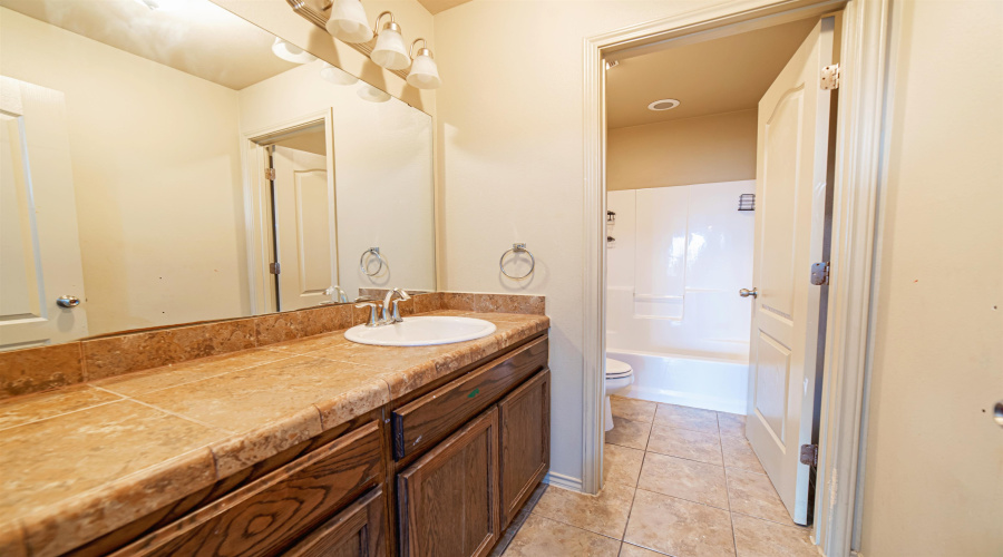 3727 Jose C Santos Dr, Laredo, Texas 78046, 4 Bedrooms Bedrooms, 7 Rooms Rooms,2 BathroomsBathrooms,Residential,For Sale,3727 Jose C Santos Dr,20263719