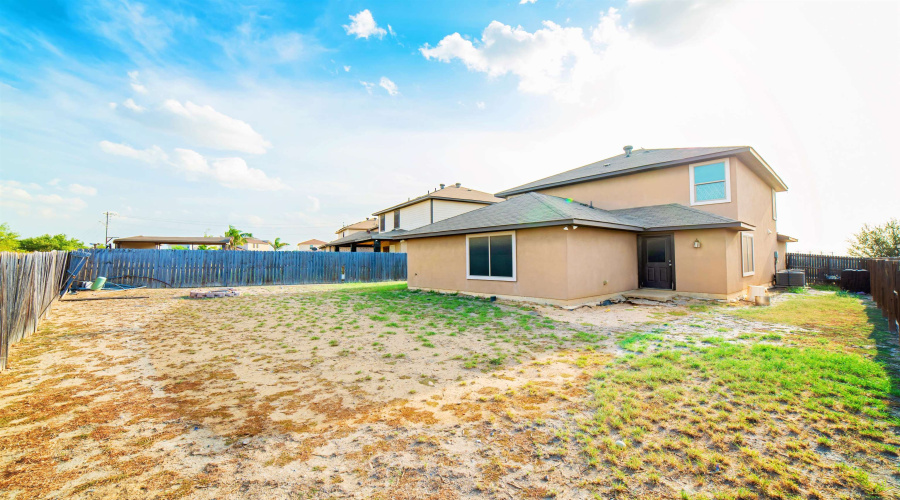 3727 Jose C Santos Dr, Laredo, Texas 78046, 4 Bedrooms Bedrooms, 7 Rooms Rooms,2 BathroomsBathrooms,Residential,For Sale,3727 Jose C Santos Dr,20263719