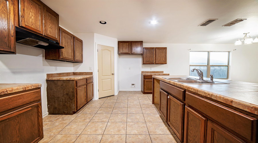3727 Jose C Santos Dr, Laredo, Texas 78046, 4 Bedrooms Bedrooms, 7 Rooms Rooms,2 BathroomsBathrooms,Residential,For Sale,3727 Jose C Santos Dr,20263719