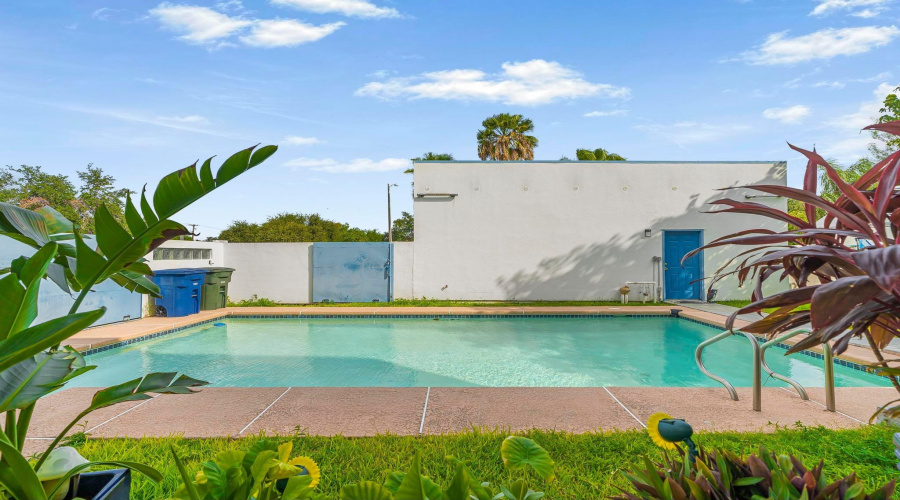 1257 North Oakmont Lp, LAREDO, Texas 78045, 3 Bedrooms Bedrooms, 6 Rooms Rooms,3 BathroomsBathrooms,Residential,For Sale,1257 North Oakmont Lp,20263721