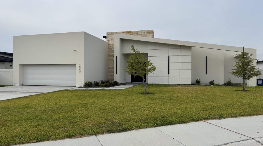 1507 Ocio Dr., Laredo, Texas 78045, 4 Bedrooms Bedrooms, 7 Rooms Rooms,4 BathroomsBathrooms,Residential,For Sale,1507 Ocio Dr.,20263722