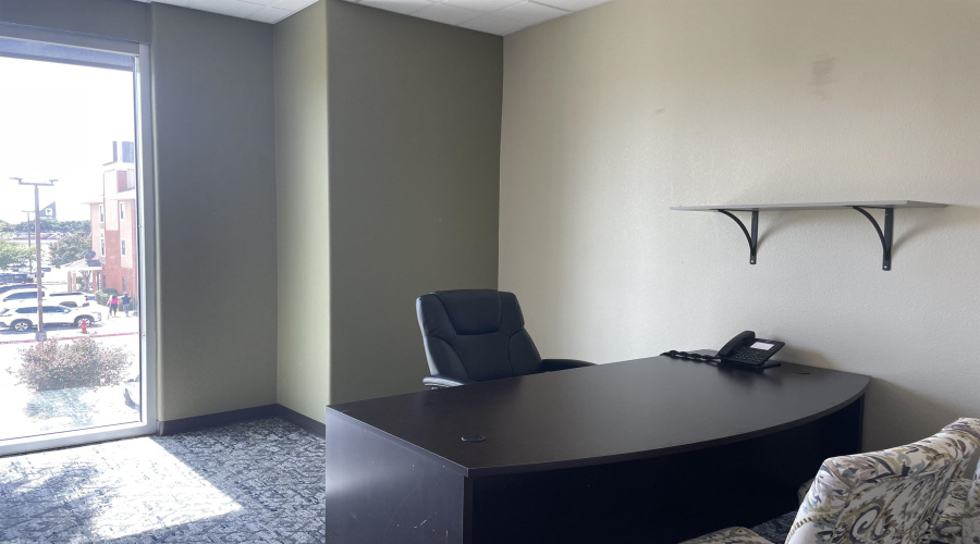 216 W Village Blvd, Laredo, Texas 78046, 6 Rooms Rooms,2 BathroomsBathrooms,Commercial retail/office,For Rent,216 W Village Blvd,20263723