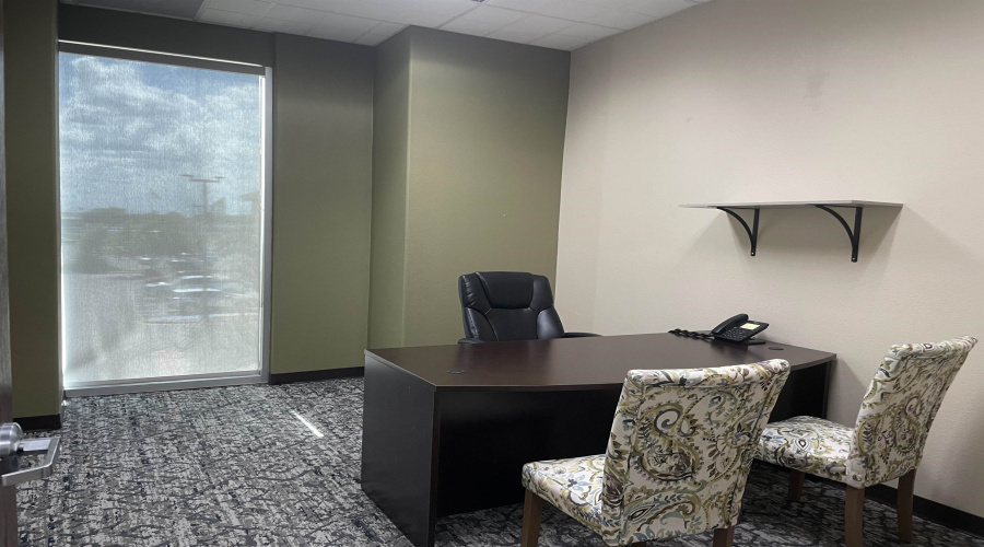 216 W Village Blvd, Laredo, Texas 78046, 6 Rooms Rooms,2 BathroomsBathrooms,Commercial retail/office,For Rent,216 W Village Blvd,20263723
