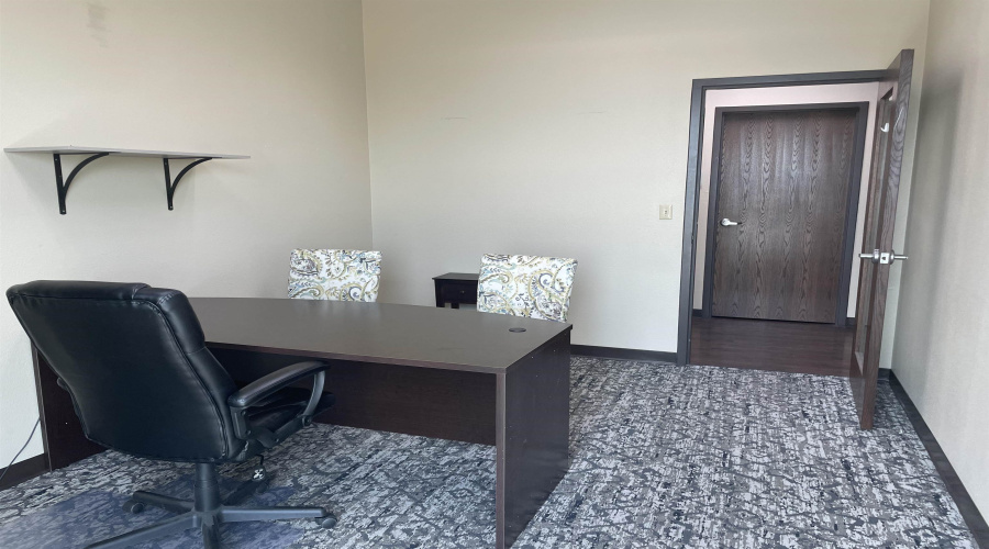 216 W Village Blvd, Laredo, Texas 78046, 6 Rooms Rooms,2 BathroomsBathrooms,Commercial retail/office,For Rent,216 W Village Blvd,20263723