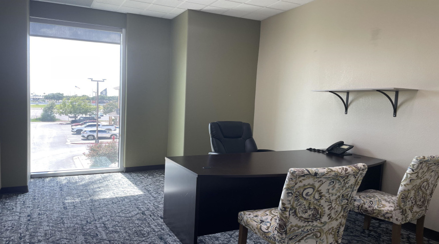 216 W Village Blvd, Laredo, Texas 78046, 6 Rooms Rooms,2 BathroomsBathrooms,Commercial retail/office,For Rent,216 W Village Blvd,20263723