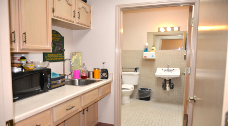 220 W Hillside Rd, Laredo, Texas 78041, 1 Room Rooms,3 BathroomsBathrooms,Commercial retail/office,For Sale,220 W Hillside Rd,20263740