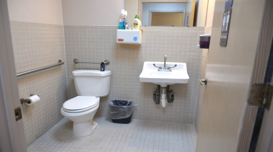 220 W Hillside Rd, Laredo, Texas 78041, 1 Room Rooms,3 BathroomsBathrooms,Commercial retail/office,For Sale,220 W Hillside Rd,20263740