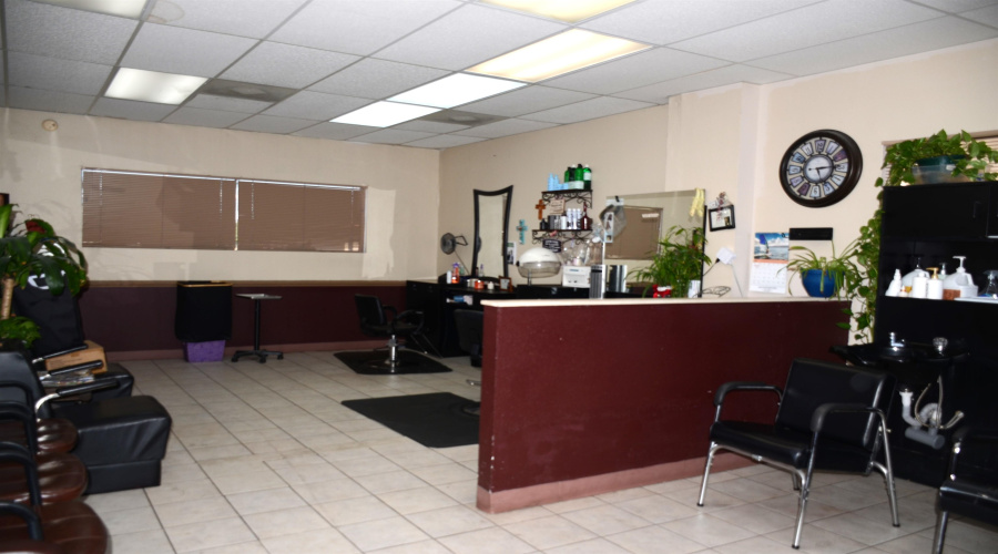 220 W Hillside Rd, Laredo, Texas 78041, 1 Room Rooms,3 BathroomsBathrooms,Commercial retail/office,For Sale,220 W Hillside Rd,20263740