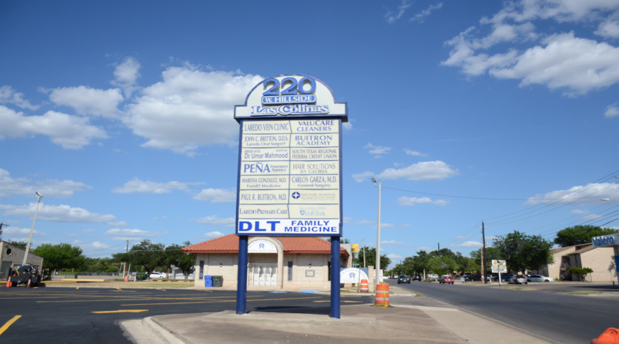 220 W Hillside Rd, Laredo, Texas 78041, 1 Room Rooms,3 BathroomsBathrooms,Commercial retail/office,For Sale,220 W Hillside Rd,20263740