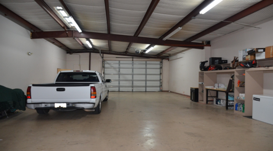 220 W Hillside Rd, Laredo, Texas 78041, 1 Room Rooms,3 BathroomsBathrooms,Commercial retail/office,For Sale,220 W Hillside Rd,20263740