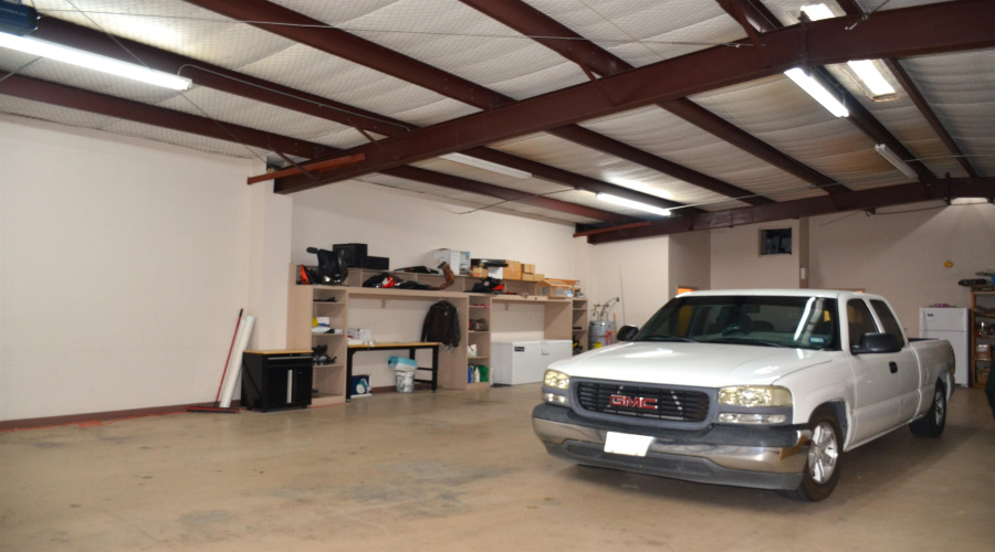 220 W Hillside Rd, Laredo, Texas 78041, 1 Room Rooms,3 BathroomsBathrooms,Commercial retail/office,For Sale,220 W Hillside Rd,20263740