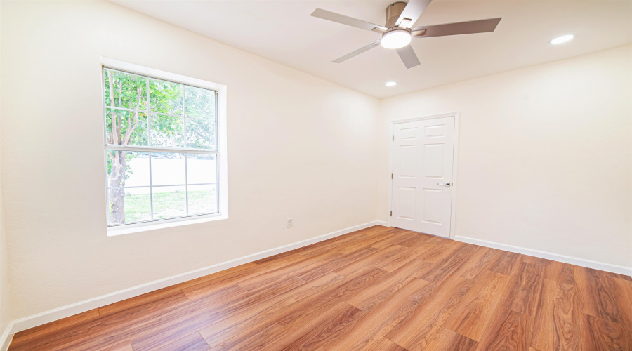 2218 Burnside St, Laredo, Texas 78040, ,Multi-family,For Sale,2218 Burnside St,20263739