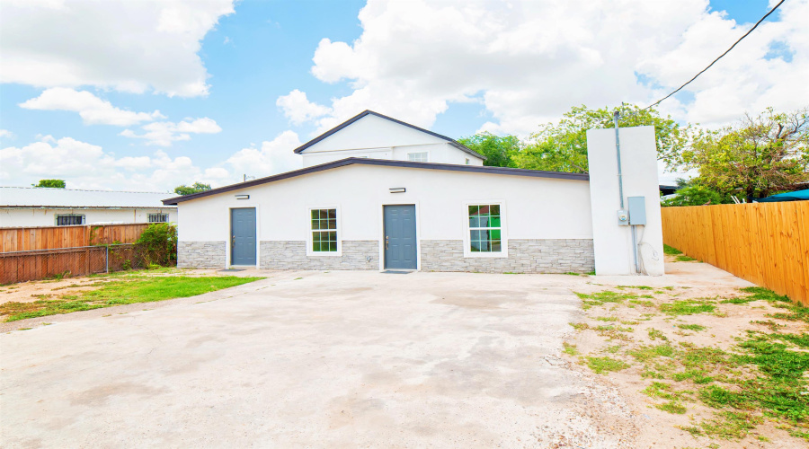 2218 Burnside St, Laredo, Texas 78040, ,Multi-family,For Sale,2218 Burnside St,20263739