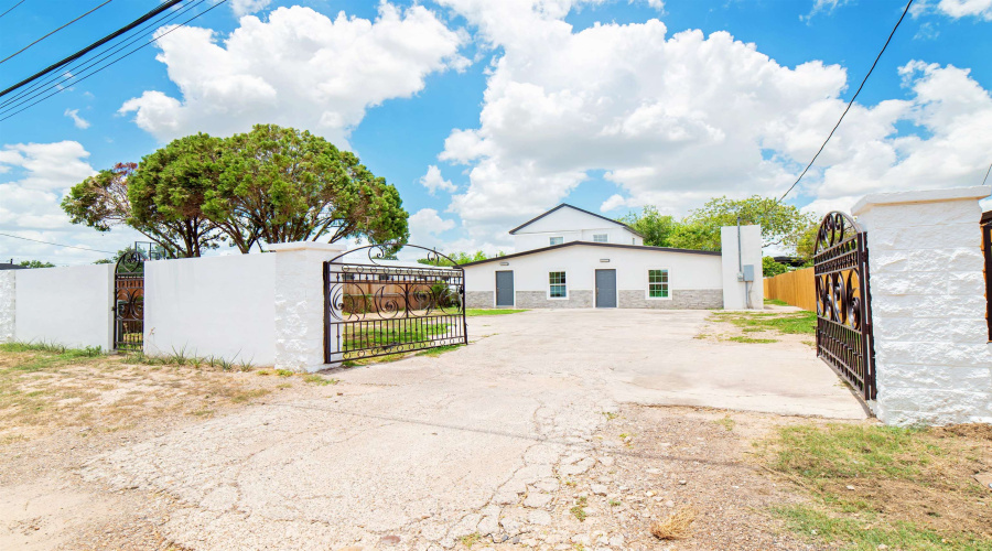 2218 Burnside St, Laredo, Texas 78040, ,Multi-family,For Sale,2218 Burnside St,20263739