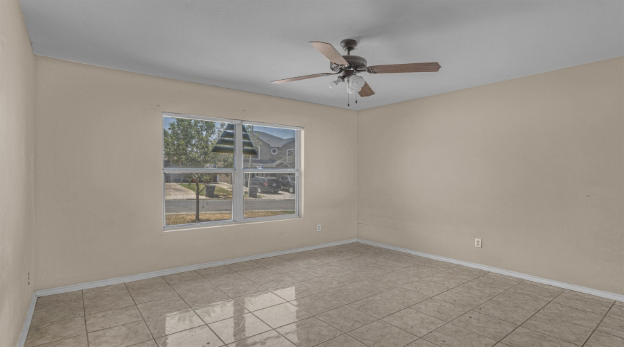 3243 Saint Kathryn Lp, Laredo, Texas 78046, 3 Bedrooms Bedrooms, 5 Rooms Rooms,2 BathroomsBathrooms,Residential,For Sale,3243 Saint Kathryn Lp,20263724