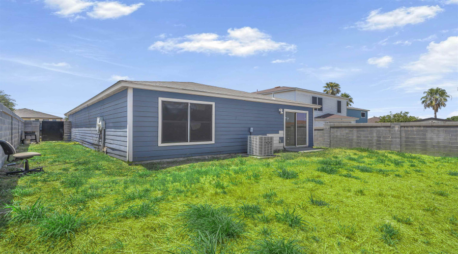 3243 Saint Kathryn Lp, Laredo, Texas 78046, 3 Bedrooms Bedrooms, 5 Rooms Rooms,2 BathroomsBathrooms,Residential,For Sale,3243 Saint Kathryn Lp,20263724