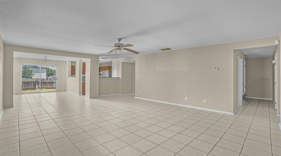 3243 Saint Kathryn Lp, Laredo, Texas 78046, 3 Bedrooms Bedrooms, 5 Rooms Rooms,2 BathroomsBathrooms,Residential,For Sale,3243 Saint Kathryn Lp,20263724