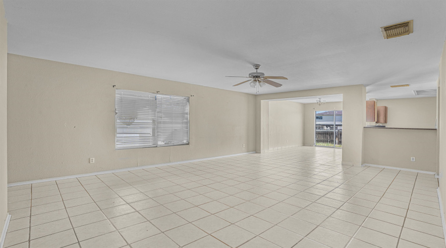 3243 Saint Kathryn Lp, Laredo, Texas 78046, 3 Bedrooms Bedrooms, 5 Rooms Rooms,2 BathroomsBathrooms,Residential,For Sale,3243 Saint Kathryn Lp,20263724