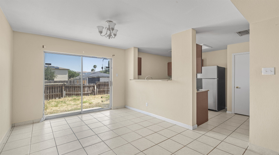 3243 Saint Kathryn Lp, Laredo, Texas 78046, 3 Bedrooms Bedrooms, 5 Rooms Rooms,2 BathroomsBathrooms,Residential,For Sale,3243 Saint Kathryn Lp,20263724