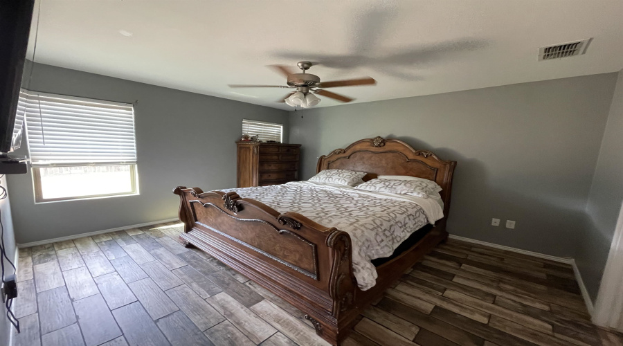 2038 Port Miami St, Laredo, Texas 78045, 3 Bedrooms Bedrooms, 5 Rooms Rooms,2 BathroomsBathrooms,Residential,For Sale,2038 Port Miami St,20263725