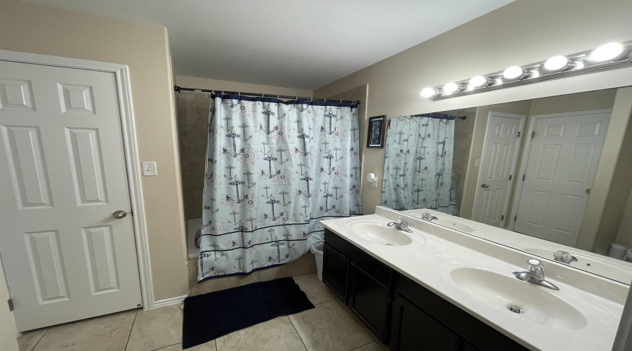 2038 Port Miami St, Laredo, Texas 78045, 3 Bedrooms Bedrooms, 5 Rooms Rooms,2 BathroomsBathrooms,Residential,For Sale,2038 Port Miami St,20263725