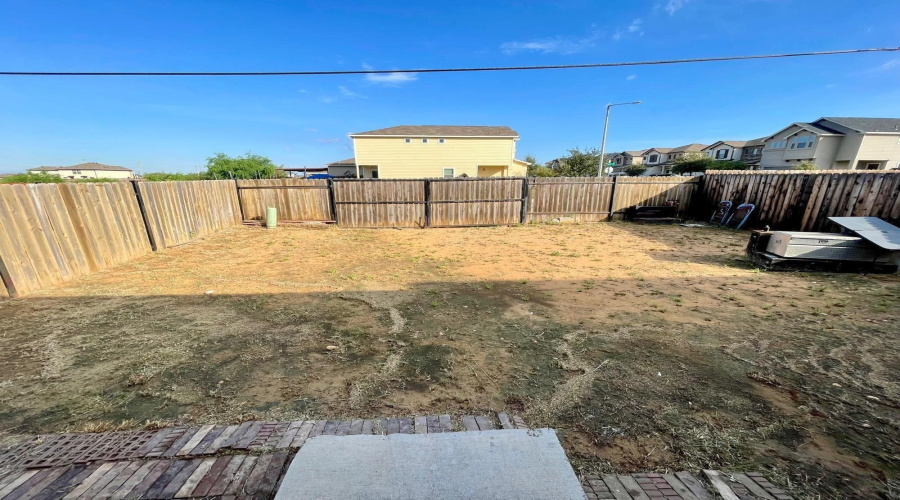 2038 Port Miami St, Laredo, Texas 78045, 3 Bedrooms Bedrooms, 5 Rooms Rooms,2 BathroomsBathrooms,Residential,For Sale,2038 Port Miami St,20263725