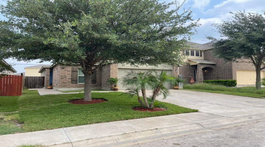 2038 Port Miami St, Laredo, Texas 78045, 3 Bedrooms Bedrooms, 5 Rooms Rooms,2 BathroomsBathrooms,Residential,For Sale,2038 Port Miami St,20263725