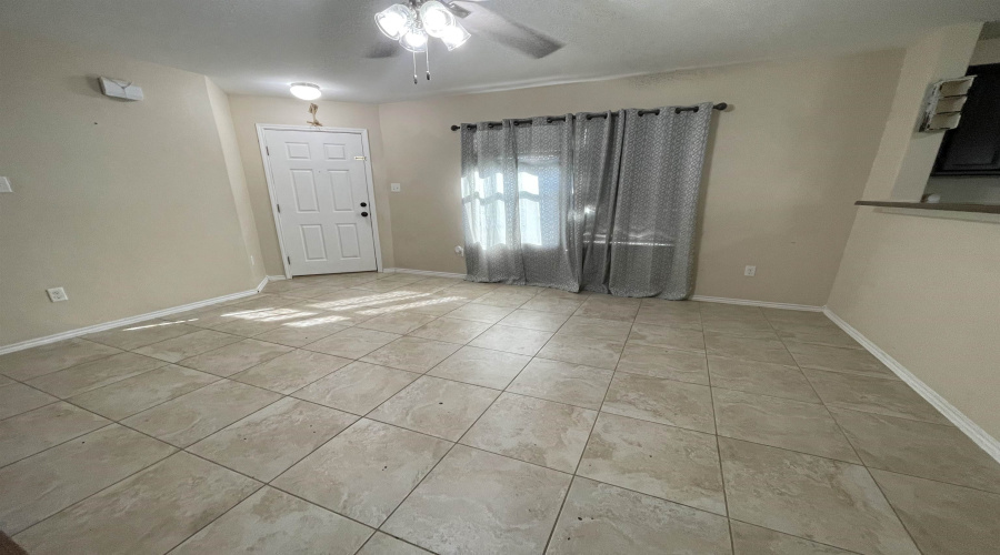 2038 Port Miami St, Laredo, Texas 78045, 3 Bedrooms Bedrooms, 5 Rooms Rooms,2 BathroomsBathrooms,Residential,For Sale,2038 Port Miami St,20263725