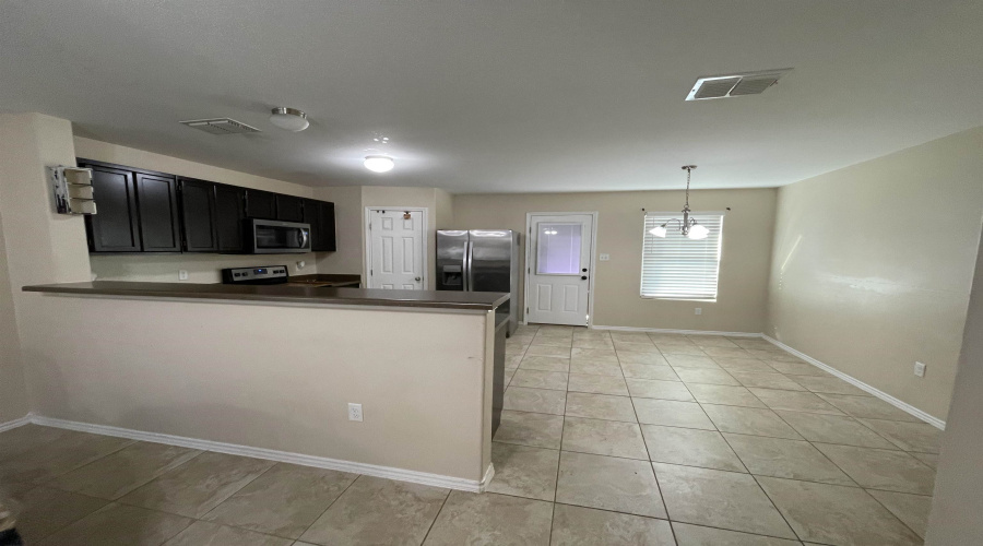2038 Port Miami St, Laredo, Texas 78045, 3 Bedrooms Bedrooms, 5 Rooms Rooms,2 BathroomsBathrooms,Residential,For Sale,2038 Port Miami St,20263725