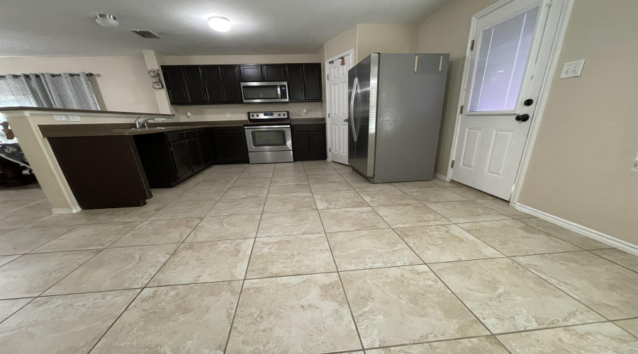 2038 Port Miami St, Laredo, Texas 78045, 3 Bedrooms Bedrooms, 5 Rooms Rooms,2 BathroomsBathrooms,Residential,For Sale,2038 Port Miami St,20263725