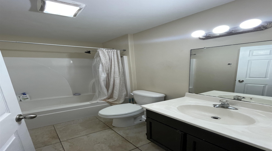 2038 Port Miami St, Laredo, Texas 78045, 3 Bedrooms Bedrooms, 5 Rooms Rooms,2 BathroomsBathrooms,Residential,For Sale,2038 Port Miami St,20263725