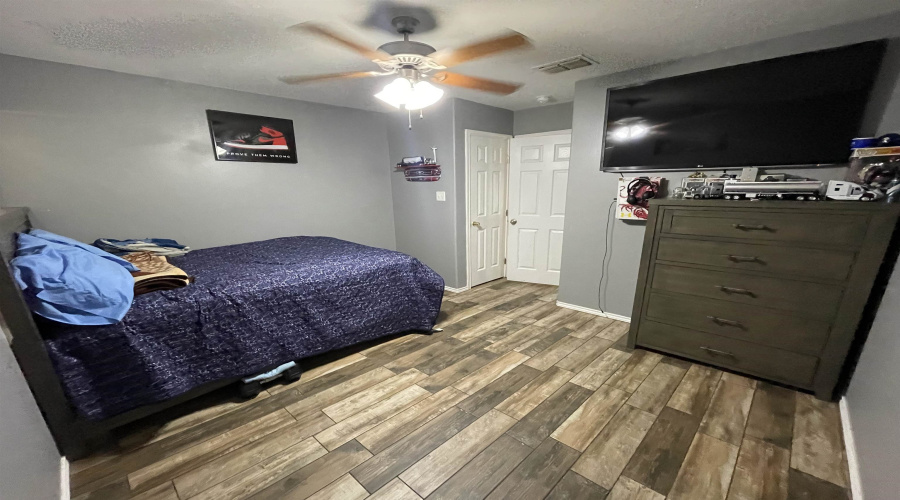 2038 Port Miami St, Laredo, Texas 78045, 3 Bedrooms Bedrooms, 5 Rooms Rooms,2 BathroomsBathrooms,Residential,For Sale,2038 Port Miami St,20263725