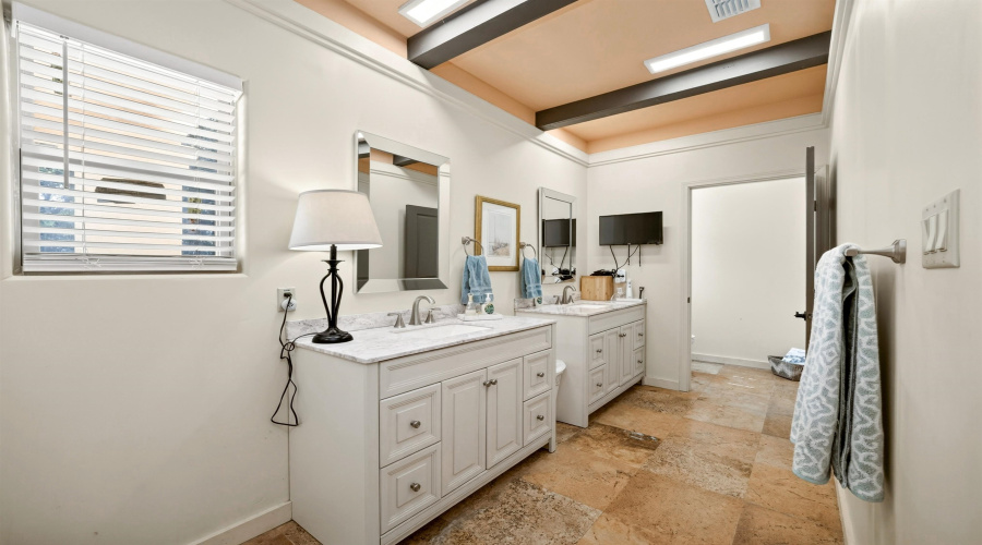 320 Upper Cibolo Creek Rd., Boerne, Texas 78006, 4 Bedrooms Bedrooms, 9 Rooms Rooms,5 BathroomsBathrooms,Residential,For Sale,320 Upper Cibolo Creek Rd.,20263728