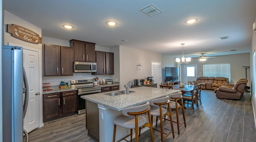 5414 St. Francis, Laredo, Texas 78046, 4 Bedrooms Bedrooms, 6 Rooms Rooms,2 BathroomsBathrooms,Residential,For Rent,5414 St. Francis,20263729
