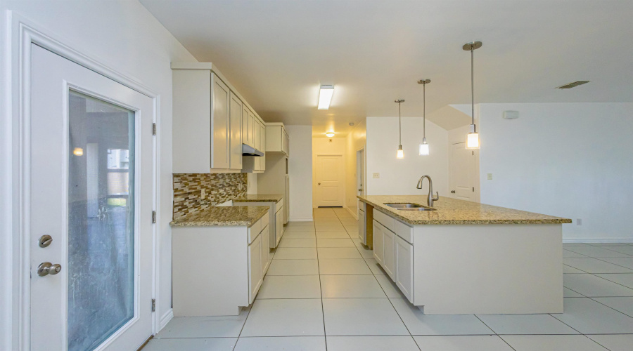 216 John Irving Dr., Laredo, Texas 78041, 3 Bedrooms Bedrooms, 7 Rooms Rooms,2 BathroomsBathrooms,Residential,For Sale,216 John Irving Dr.,20263733