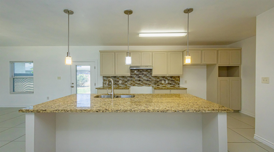 216 John Irving Dr., Laredo, Texas 78041, 3 Bedrooms Bedrooms, 7 Rooms Rooms,2 BathroomsBathrooms,Residential,For Sale,216 John Irving Dr.,20263733