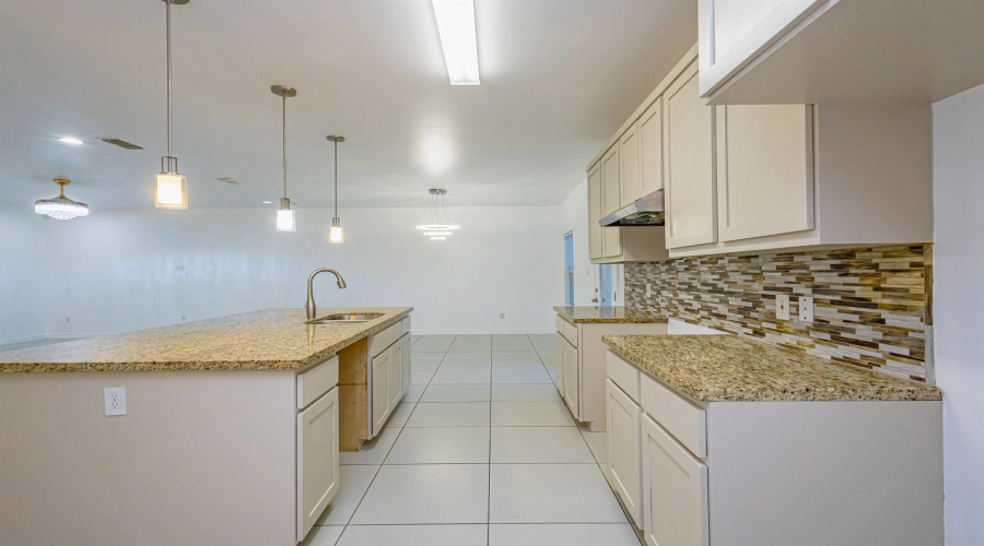 216 John Irving Dr., Laredo, Texas 78041, 3 Bedrooms Bedrooms, 7 Rooms Rooms,2 BathroomsBathrooms,Residential,For Sale,216 John Irving Dr.,20263733