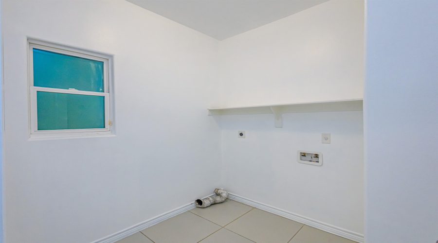 216 John Irving Dr., Laredo, Texas 78041, 3 Bedrooms Bedrooms, 7 Rooms Rooms,2 BathroomsBathrooms,Residential,For Sale,216 John Irving Dr.,20263733