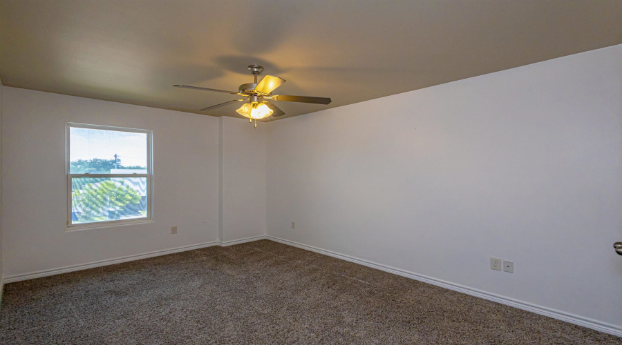 216 John Irving Dr., Laredo, Texas 78041, 3 Bedrooms Bedrooms, 7 Rooms Rooms,2 BathroomsBathrooms,Residential,For Sale,216 John Irving Dr.,20263733
