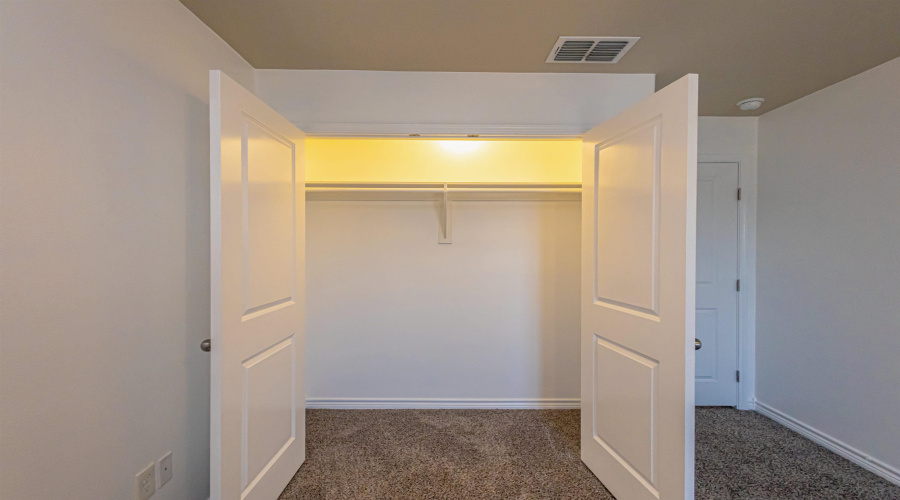 216 John Irving Dr., Laredo, Texas 78041, 3 Bedrooms Bedrooms, 7 Rooms Rooms,2 BathroomsBathrooms,Residential,For Sale,216 John Irving Dr.,20263733