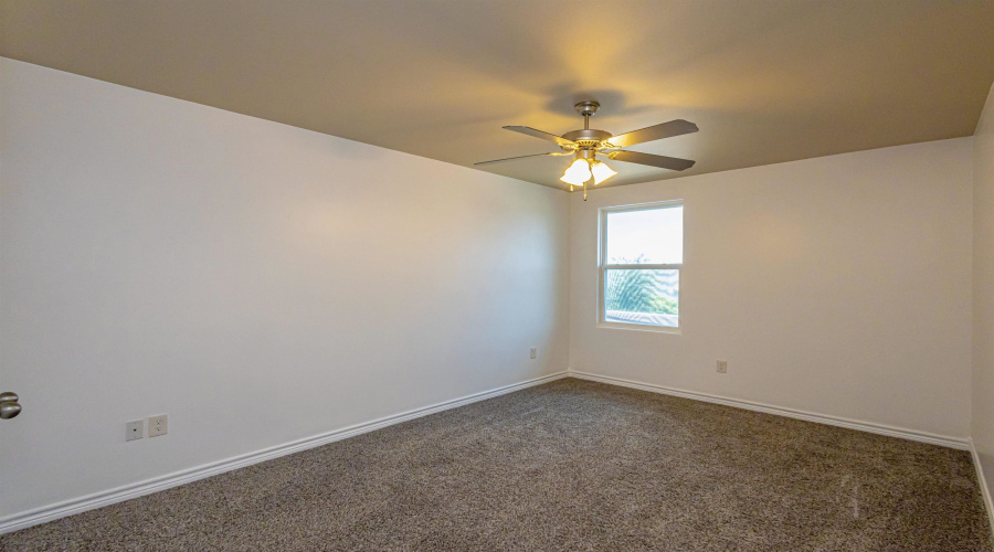 216 John Irving Dr., Laredo, Texas 78041, 3 Bedrooms Bedrooms, 7 Rooms Rooms,2 BathroomsBathrooms,Residential,For Sale,216 John Irving Dr.,20263733