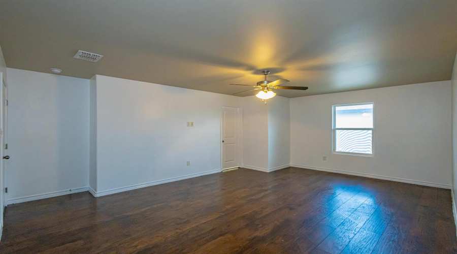 216 John Irving Dr., Laredo, Texas 78041, 3 Bedrooms Bedrooms, 7 Rooms Rooms,2 BathroomsBathrooms,Residential,For Sale,216 John Irving Dr.,20263733