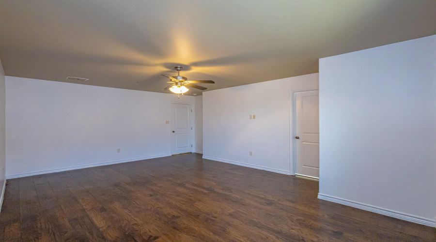 216 John Irving Dr., Laredo, Texas 78041, 3 Bedrooms Bedrooms, 7 Rooms Rooms,2 BathroomsBathrooms,Residential,For Sale,216 John Irving Dr.,20263733