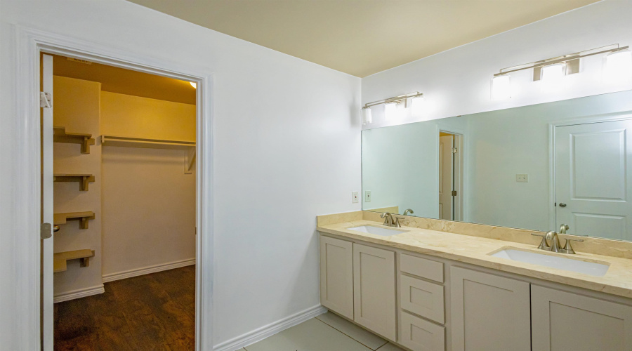 216 John Irving Dr., Laredo, Texas 78041, 3 Bedrooms Bedrooms, 7 Rooms Rooms,2 BathroomsBathrooms,Residential,For Sale,216 John Irving Dr.,20263733