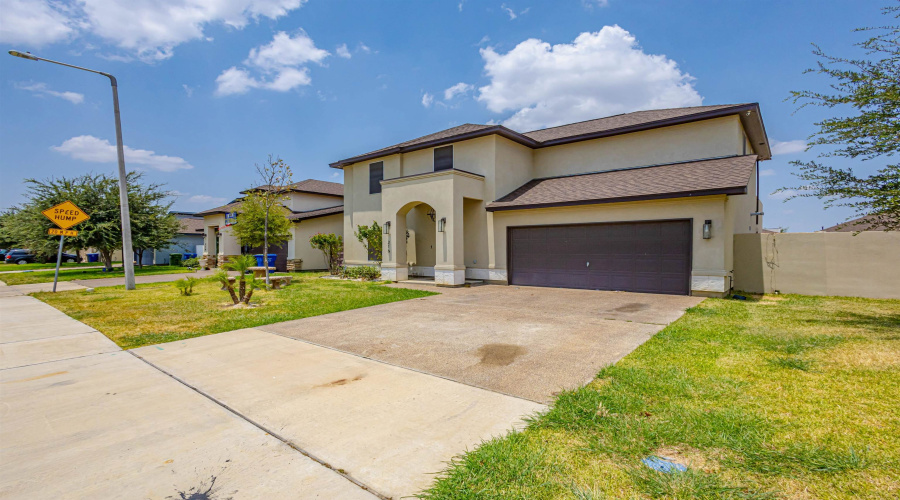 216 John Irving Dr., Laredo, Texas 78041, 3 Bedrooms Bedrooms, 7 Rooms Rooms,2 BathroomsBathrooms,Residential,For Sale,216 John Irving Dr.,20263733
