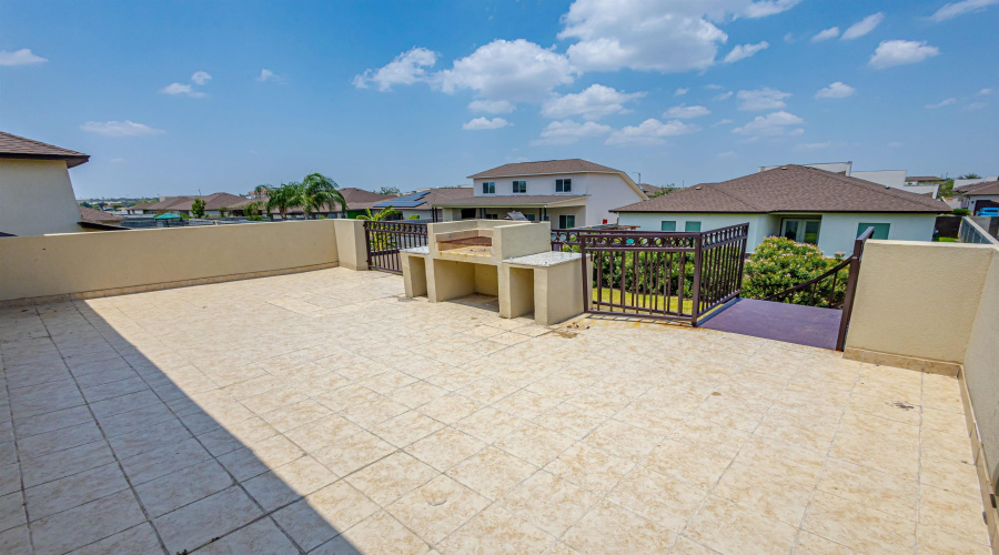 216 John Irving Dr., Laredo, Texas 78041, 3 Bedrooms Bedrooms, 7 Rooms Rooms,2 BathroomsBathrooms,Residential,For Sale,216 John Irving Dr.,20263733