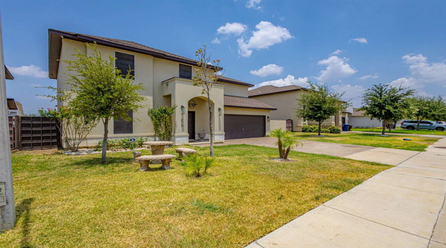 216 John Irving Dr., Laredo, Texas 78041, 3 Bedrooms Bedrooms, 7 Rooms Rooms,2 BathroomsBathrooms,Residential,For Sale,216 John Irving Dr.,20263733