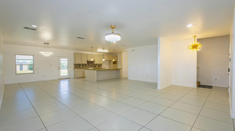 216 John Irving Dr., Laredo, Texas 78041, 3 Bedrooms Bedrooms, 7 Rooms Rooms,2 BathroomsBathrooms,Residential,For Sale,216 John Irving Dr.,20263733